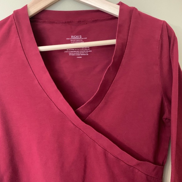 2/$20 Ricki’s Maroon V-neck 3/4 Sleeve Top - Picture 4 of 6